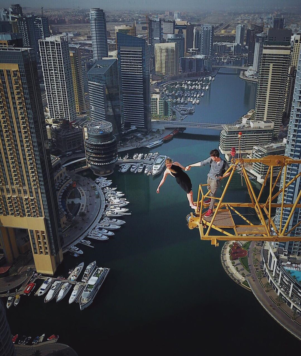 Vì sao giới trẻ sẵn sàng đối đầu tử thần với trào lưu trèo nóc nhà?