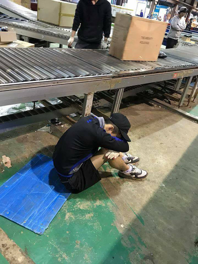 Khi bạn là Việt kiều về nước - câu chuyện mở ra nhiều khía cạnh bẽ bàng của những người Việt xa xứ về thăm quê hương Khi bạn là Việt kiều về nước - câu chuyện mở ra nhiều khía cạnh bẽ bàng của những người Việt xa xứ về thăm quê hương