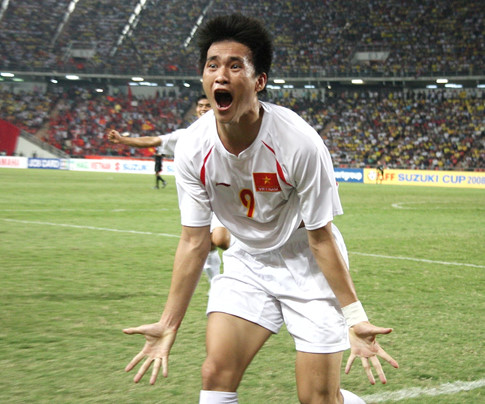 Công Vinh nêu thẳng vùng cấm bóng đá Việt Nam trong tự truyện ‘Phút 89’