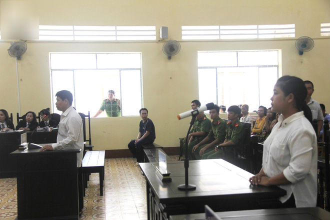 Mẹ bé gái 13 tuổi bị gã hàng xóm xâm hại đến mức tự tử: Phần nào đó, con tôi đã có thể nhắm mắt dưới suối vàng