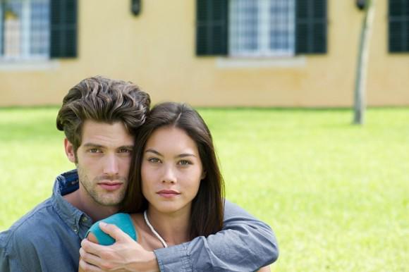 Nằng nặc lấy chồng Tây cho bằng được, giờ khổ sở cũng không dám kêu ai