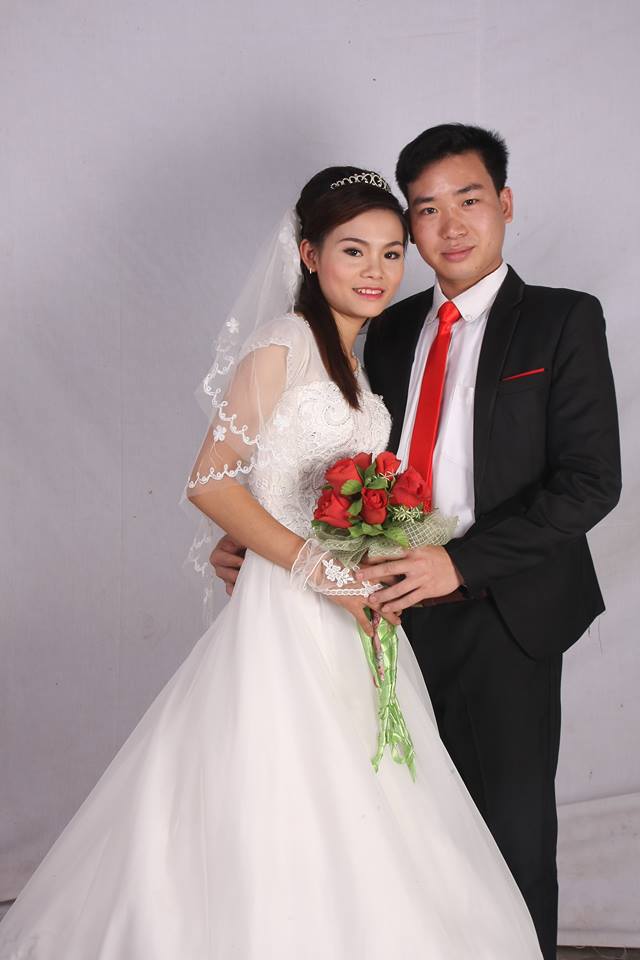 Cô gái khóc như mưa khi phải trèo 4 ngọn đồi mới đến nhà bạn trai