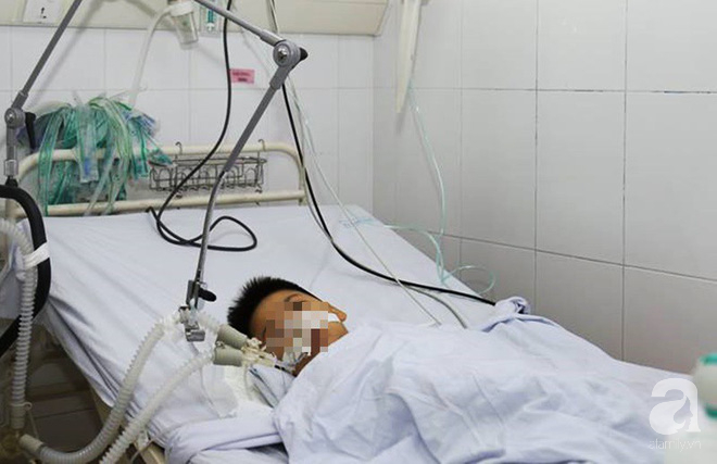 TPHCM: Mẹ mải tắm cho em, bé trai 9 tuổi nhảy xuống bể bơi rồi đập đầu vào thành bể nguy kịch