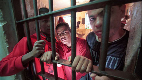 Trại giam không có áo tù, cai ngục và vũ khí ở Brazil