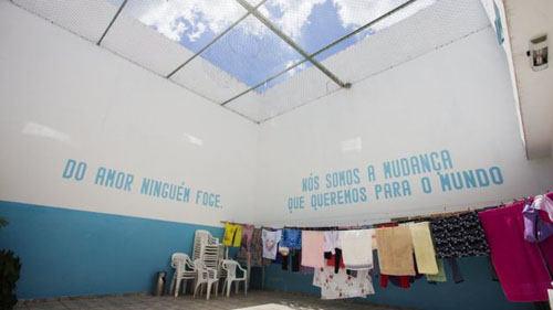 Trại giam không có áo tù, cai ngục và vũ khí ở Brazil