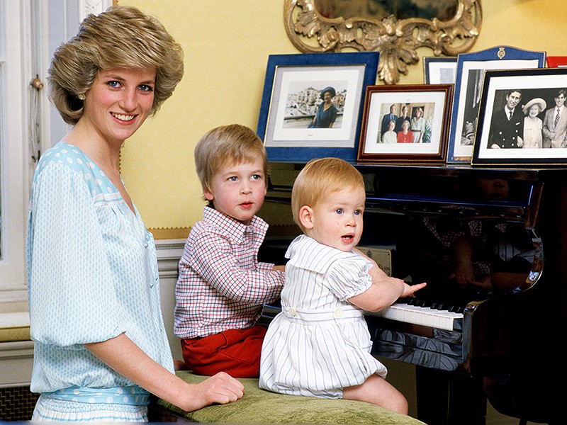 Nhan sắc và khí chất hoàn hảo của cố Công nương Diana trong những khoảnh khắc xưa