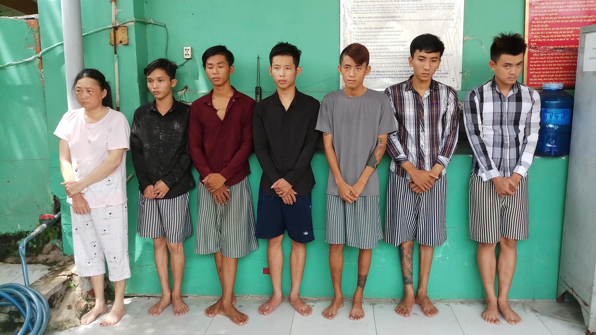 TPHCM: Mâu thuẫn khi cùng bán trái cây ở chợ, 2 con trai bênh mẹ đánh 2 tiểu thương nhập viện