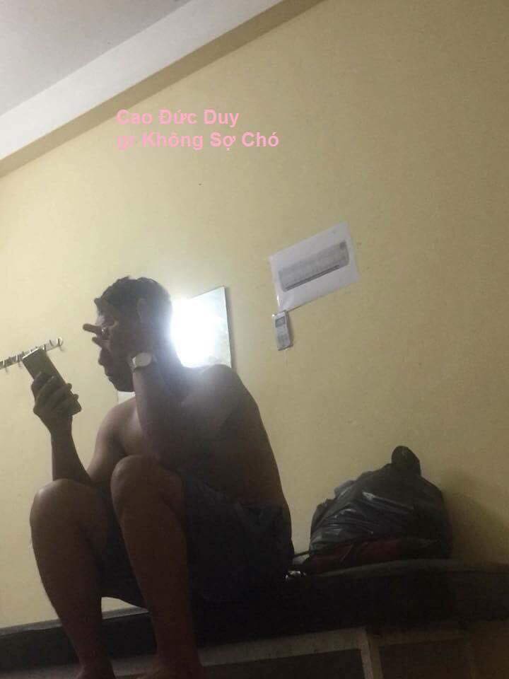 Thanh niên hướng dẫn lắp đặt điều hòa làm mát tâm hồn với giá 0 đồng