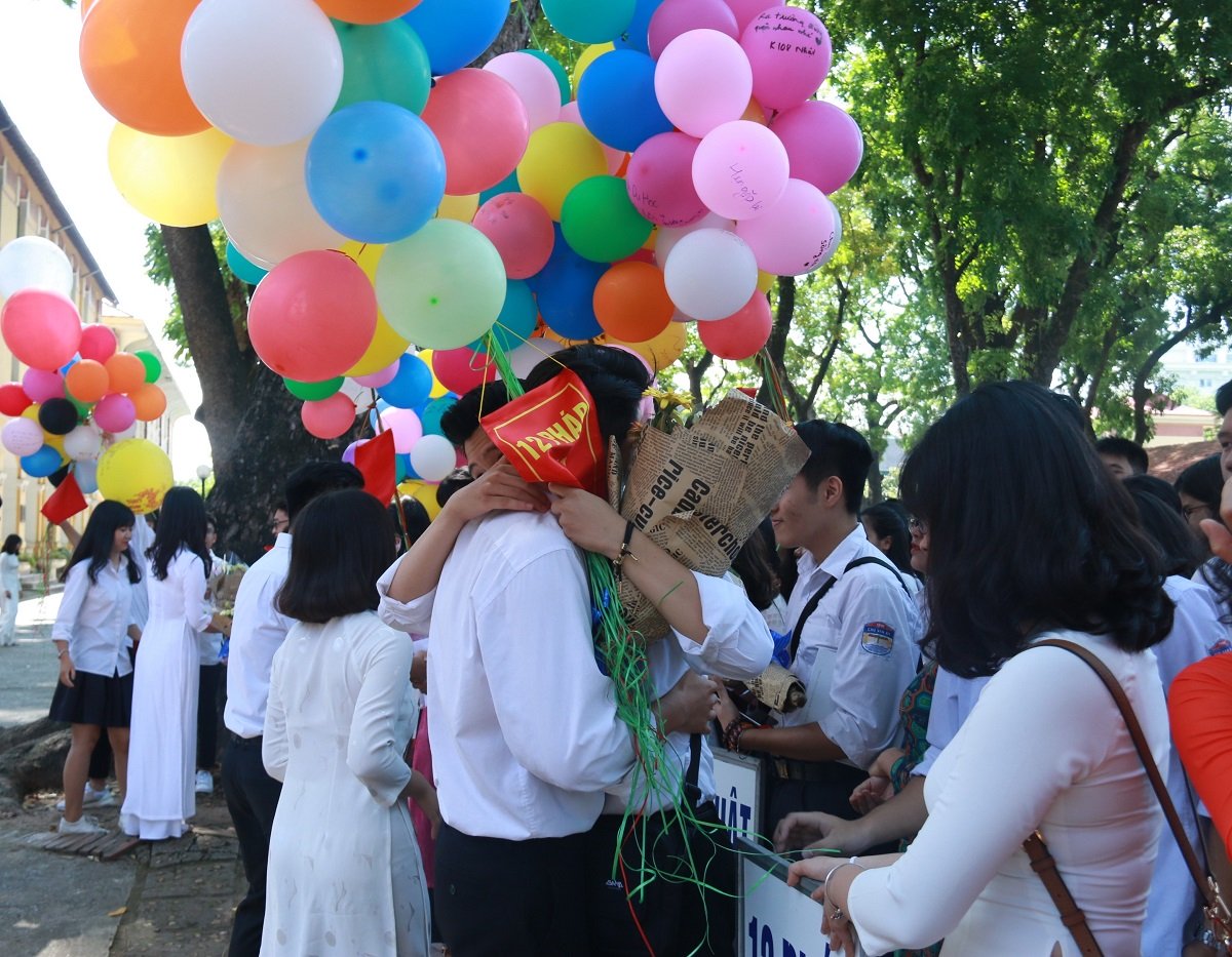 Nữ sinh rạng ngời trong ngày chia tay tuổi học trò Nữ sinh rạng ngời trong ngày chia tay tuổi học trò