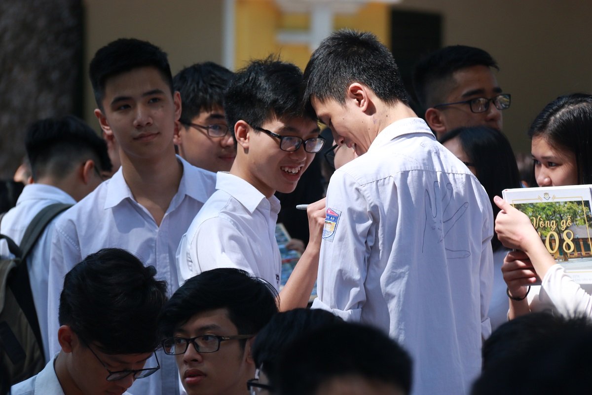 Nữ sinh rạng ngời trong ngày chia tay tuổi học trò Nữ sinh rạng ngời trong ngày chia tay tuổi học trò