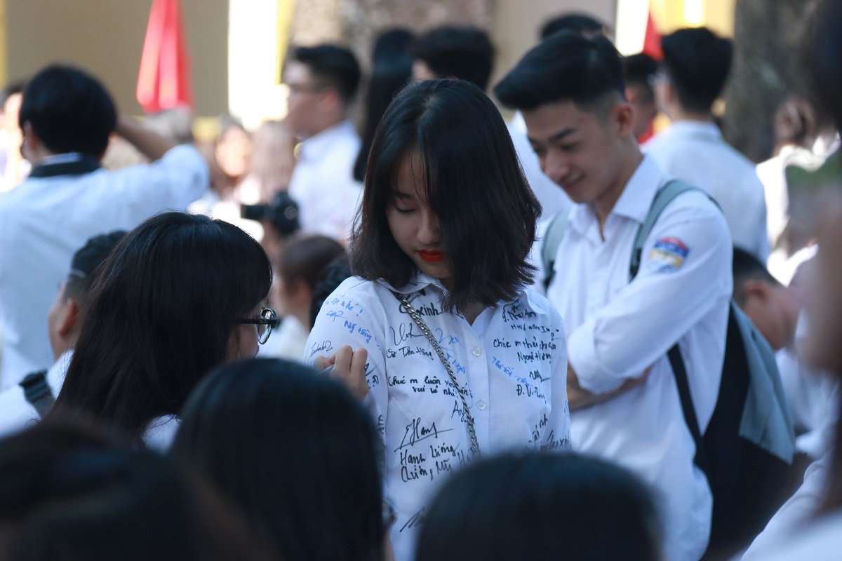 Nữ sinh rạng ngời trong ngày chia tay tuổi học trò Nữ sinh rạng ngời trong ngày chia tay tuổi học trò