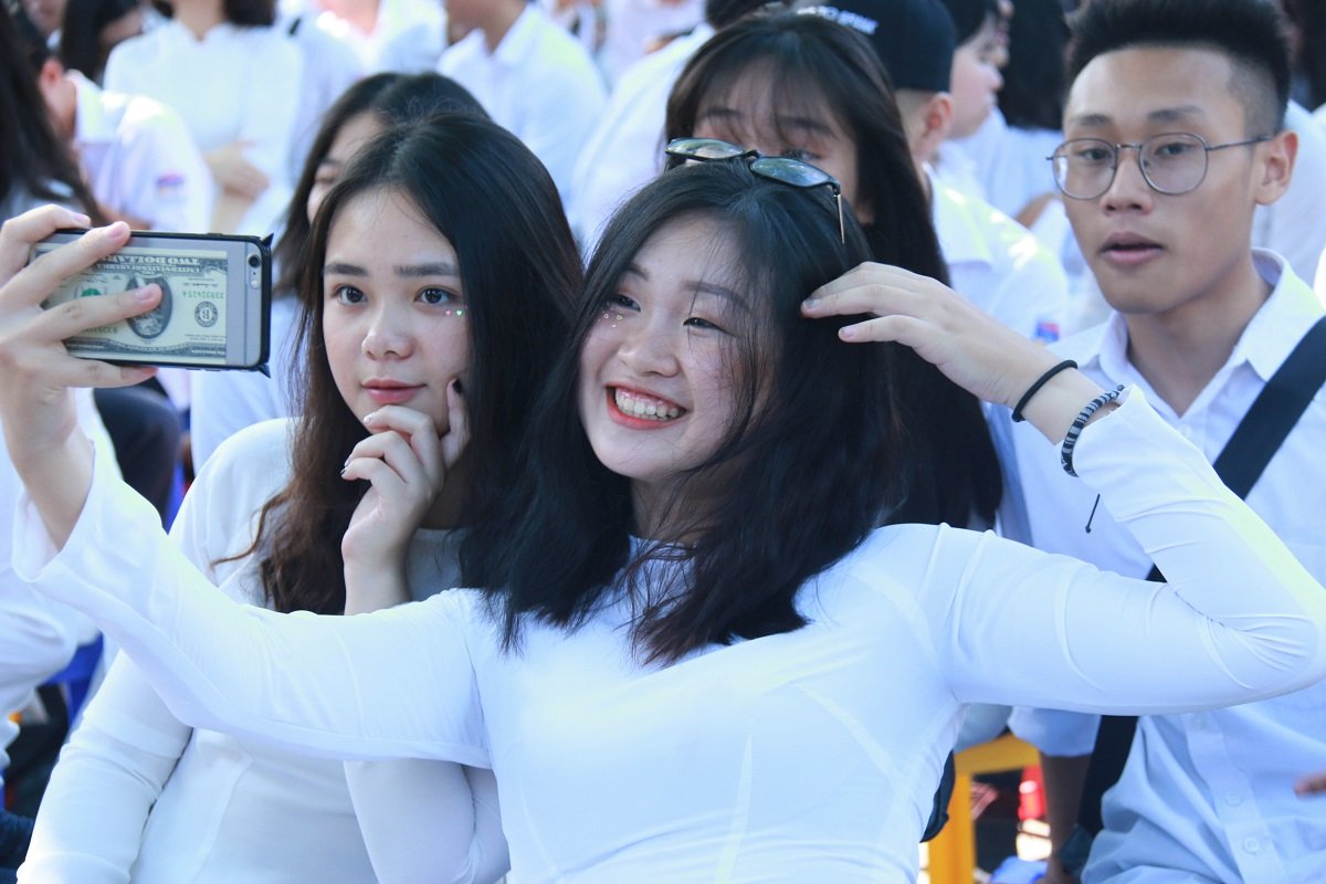 Nữ sinh rạng ngời trong ngày chia tay tuổi học trò Nữ sinh rạng ngời trong ngày chia tay tuổi học trò