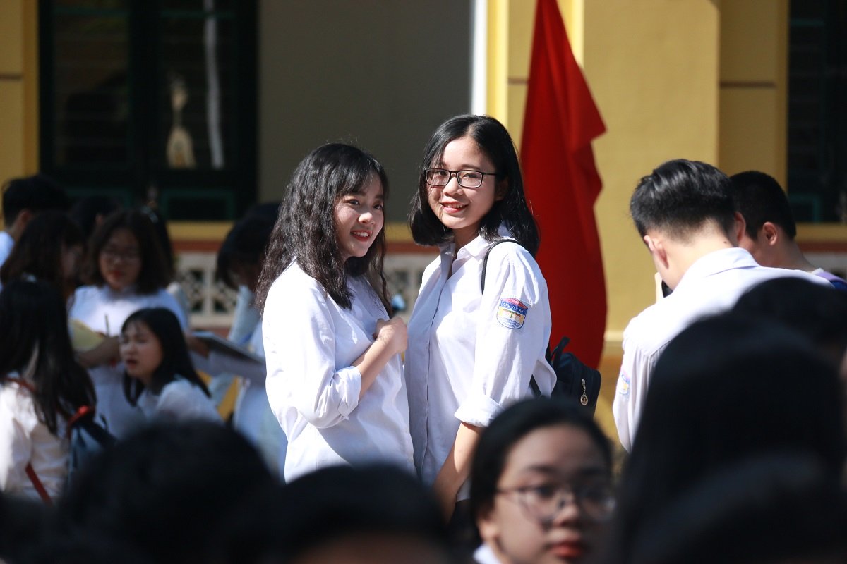Nữ sinh rạng ngời trong ngày chia tay tuổi học trò Nữ sinh rạng ngời trong ngày chia tay tuổi học trò