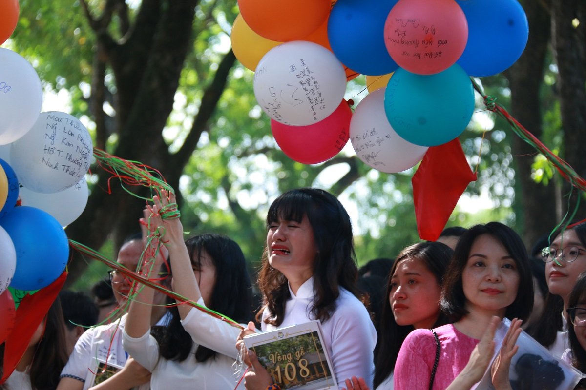 Nữ sinh rạng ngời trong ngày chia tay tuổi học trò Nữ sinh rạng ngời trong ngày chia tay tuổi học trò