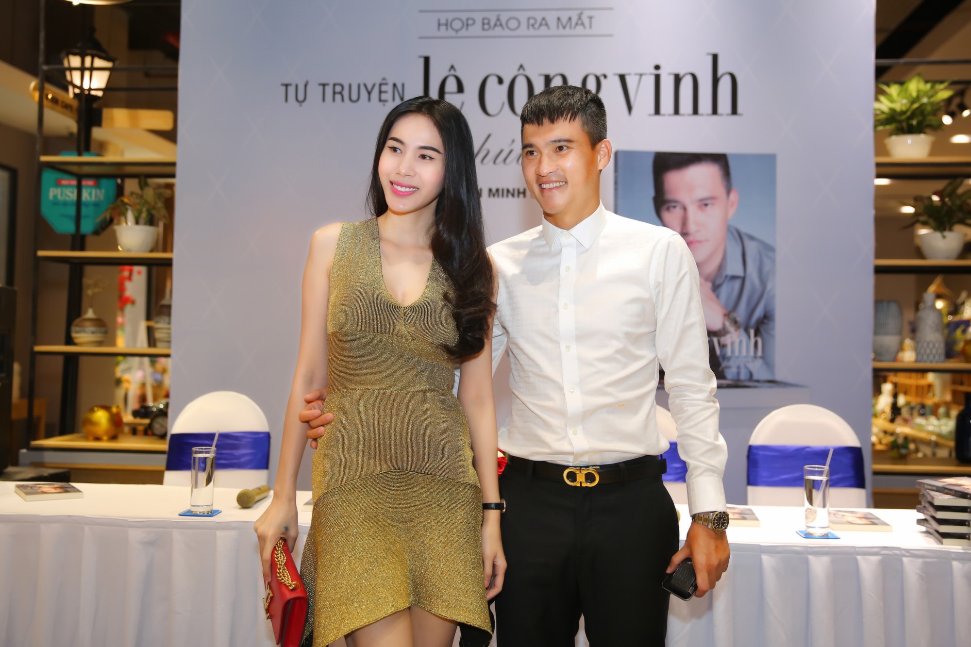 Hậu tin đồn mang thai lần 2, Thủy Tiên diện váy ôm sát khoe vòng eo phẳng lì