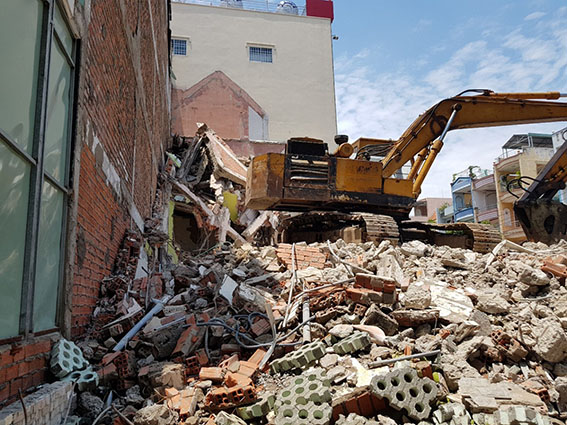 Sập nhà 2 tầng đang tháo dỡ, 3 người thương vong