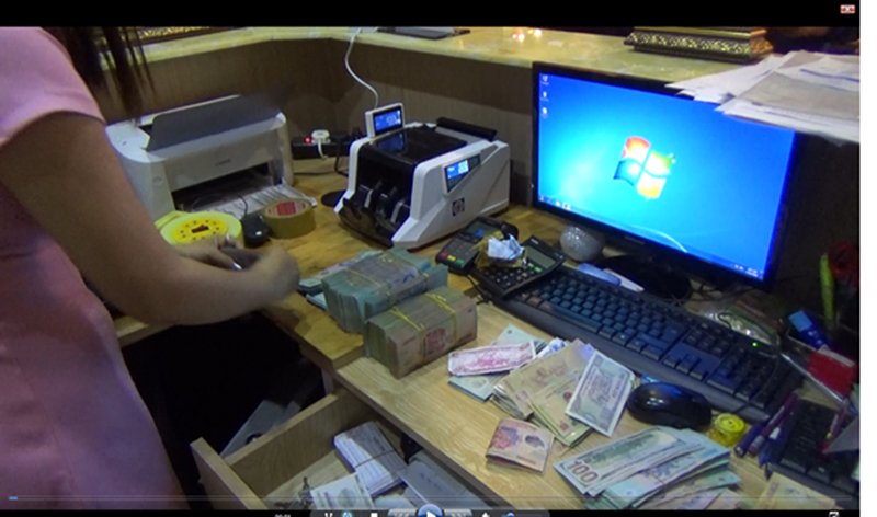 Đột kích sòng Poker ở Sài Gòn, tạm giữ gần 600 triệu đồng