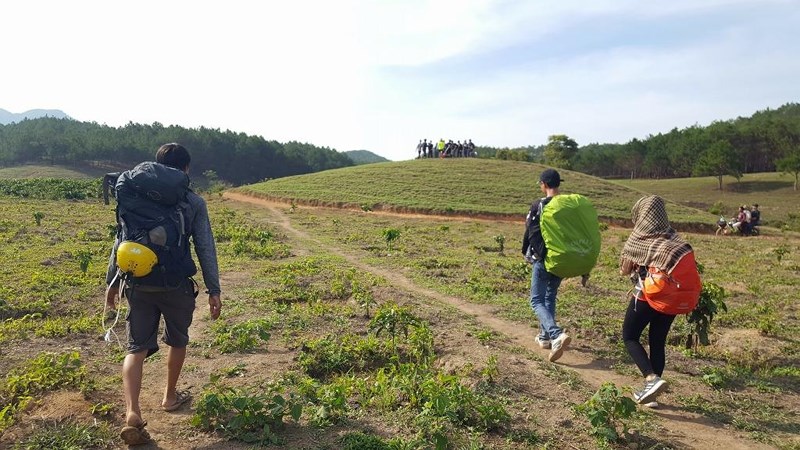 Thi thể phượt thủ đã được đưa lên đỉnh thác Lao Phào