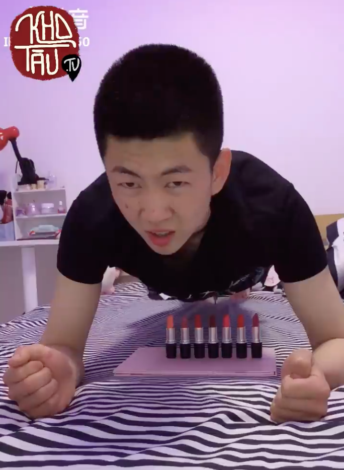 Trào lưu mới: Trả treo với son môi, hoa quả, nhiều thanh niên quyết tập thể dục thể thao nâng cao sức khỏe