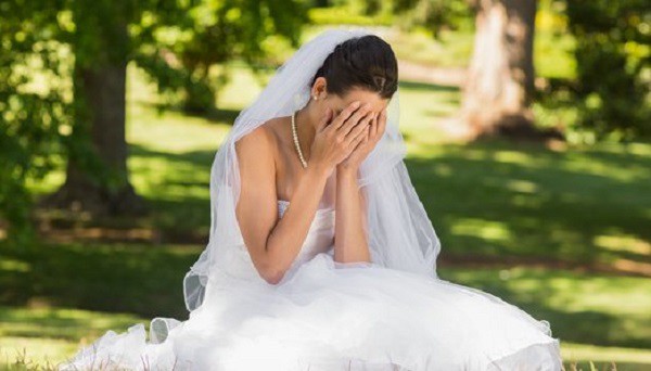 Đám cưới còn chưa kịp tan hết mà tôi đã bị cả nhà chồng xua đuổi chỉ vì ít vàng cưới