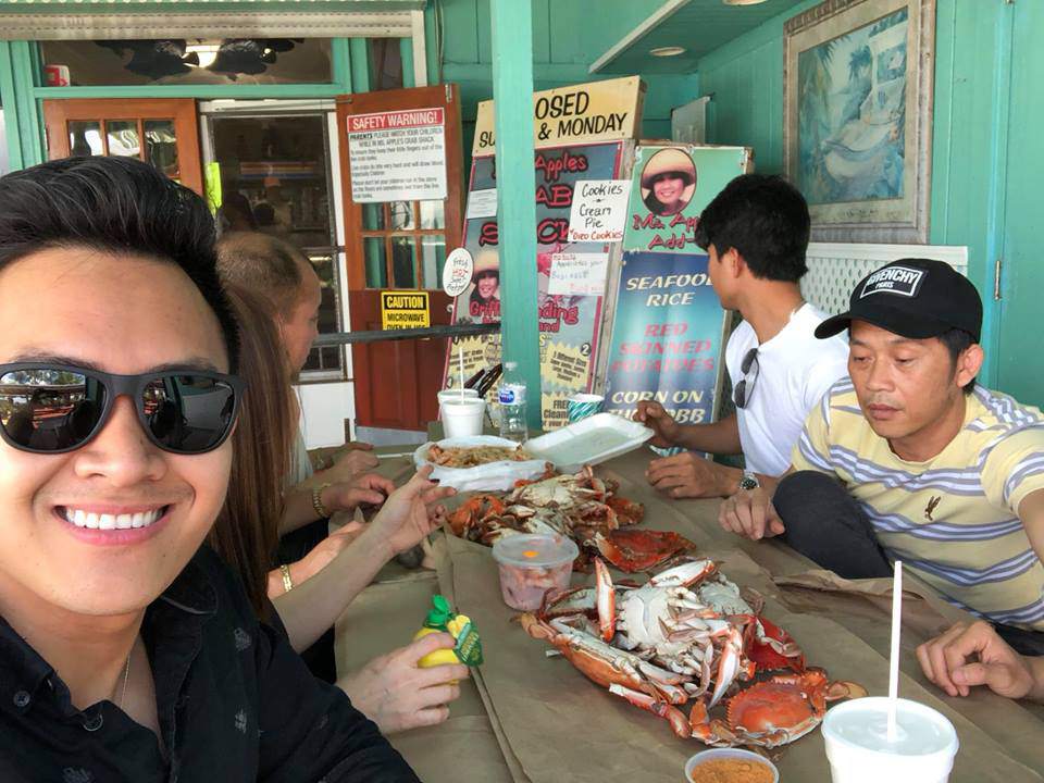 Hoài Linh dành thời gian sang Mỹ thăm bố mẹ và con trai