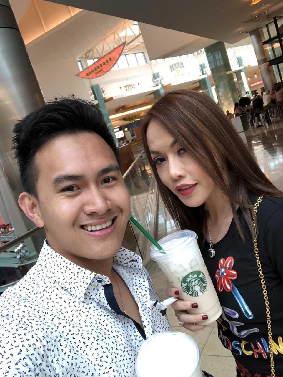 Hoài Linh dành thời gian sang Mỹ thăm bố mẹ và con trai