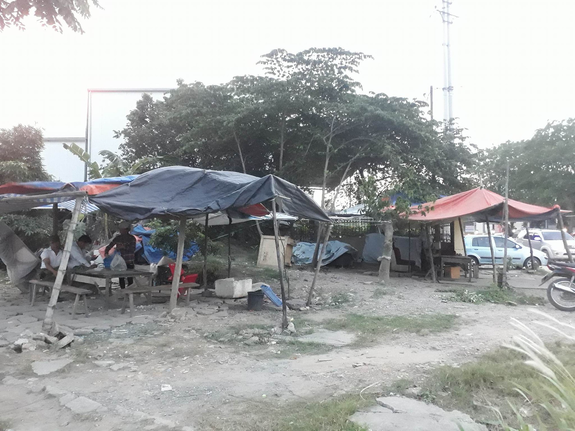 Nhân chứng vụ nhóm thanh niên xưng công an, dùng dùi cui điện và còng số 8 bắt người: Nạn nhân liên tục cầu cứu, bảo mình vô tội