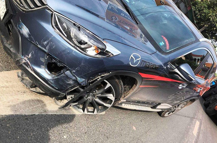 Hàng loạt ôtô dính ‘bẫy chông’ trên quốc lộ 18