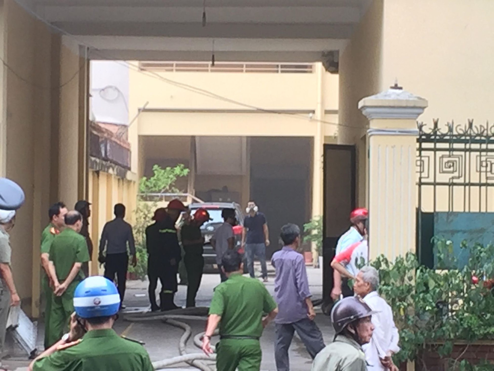 TP.HCM: Cháy lớn ở Liên đoàn bản đồ địa chất Việt Nam, nhiều người tháo chạy tán loạn