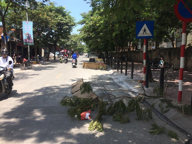 Cụ ông tưới xăng lên người rồi châm lửa tự thiêu giữa phố Hà Nội