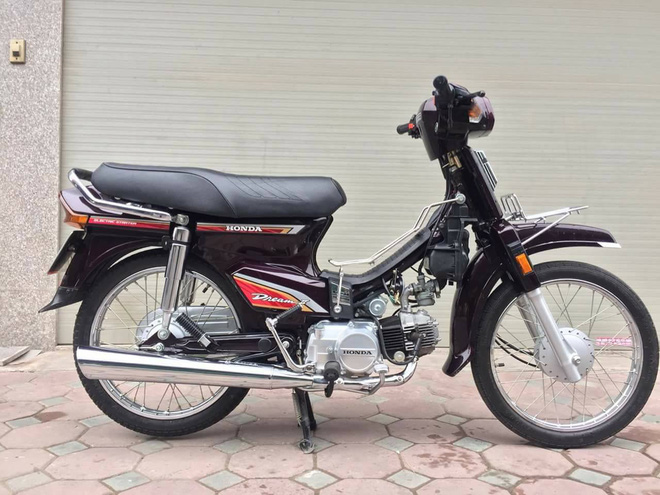 Tiết lộ bất ngờ về dàn xe Honda Dream biển tứ quý vừa rao bán 1,13 tỷ đồng