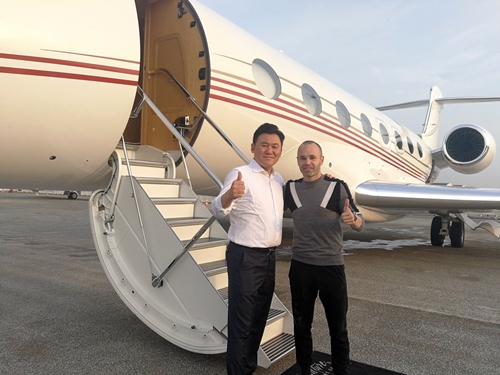 Iniesta thông báo sang Nhật chơi bóng