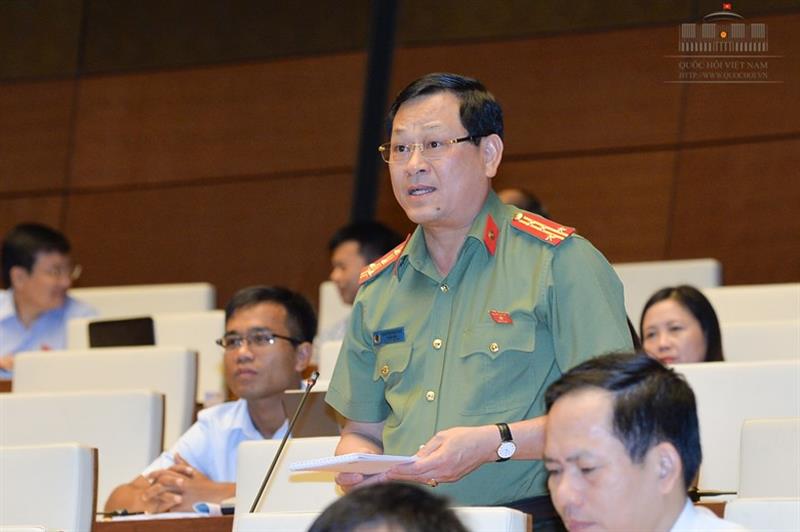 Đại biểu QH bất ngờ đề nghị có Luật phòng chống phản bội Tổ quốc