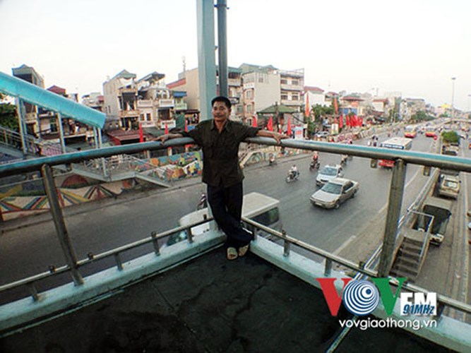 Dân Hà Nội lả người vì nắng nóng