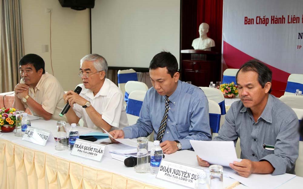 Cựu sếp VPF Trần Mạnh Hùng quyết thay bầu Đức ở VFF