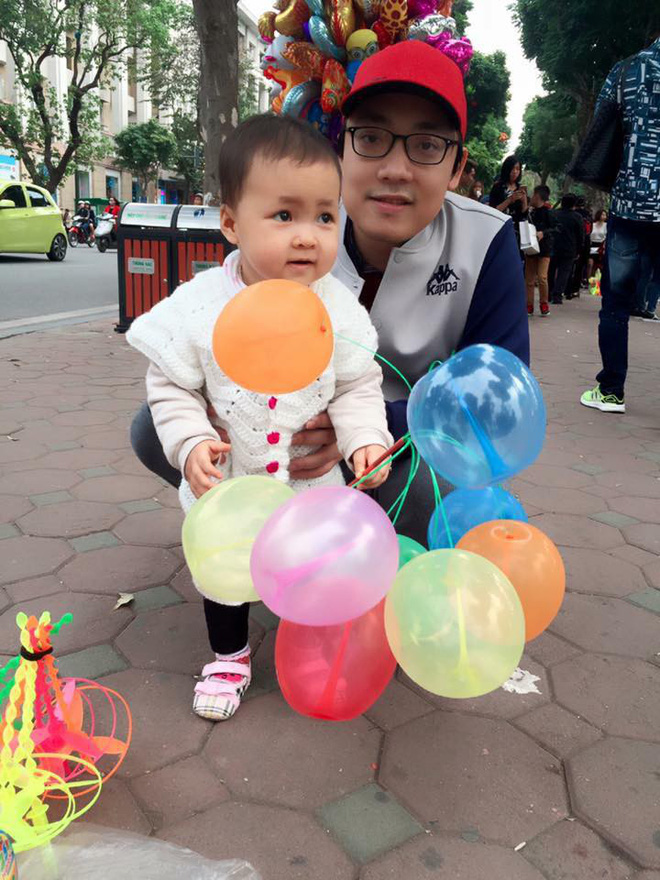 Đăng tin tìm bảo mẫu, mẹ 2 con hốt hoảng vì cô trông trẻ vén áo dỗ con mình ti, ra điều kiện được đi chơi mỗi ngày cùng bố bọn trẻ Đăng tin tìm bảo mẫu, mẹ 2 con hốt hoảng vì cô trông trẻ vén áo dỗ con mình ti, ra điều kiện được đi chơi mỗi ngày cùng bố bọn trẻ