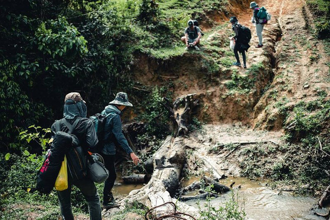 Trekking cung đường đẹp nhất Việt Nam Tà Năng - Phan Dũng: Bà mẹ trẻ kể lại giây phút đối mặt với cái chết