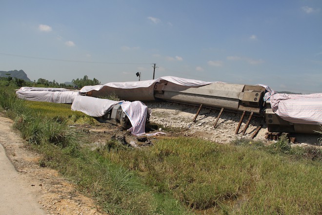 Tàu lật nghiêng sau tiếng va chạm mạnh, nhiều người bất tỉnh