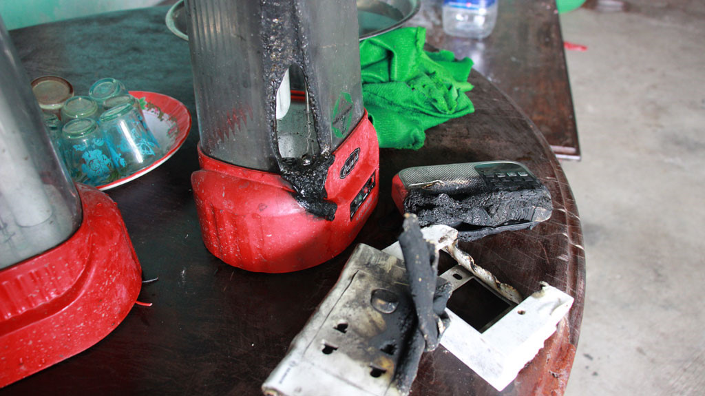 Long An: Đồ đạc trong nhà một hộ dân bỗng dưng bốc cháy không rõ nguyên nhân