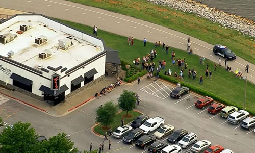 Người qua đường ở Mỹ bắn chết kẻ xả súng tại nhà hàng