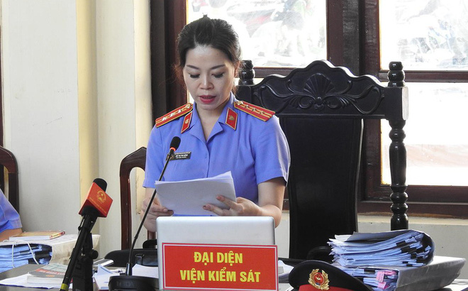 Nóng: VKS thêm tội danh cho BS Lương, luật sư phản bác và đề nghị khởi tố bổ sung ngay tại tòa Nóng: VKS thêm tội danh cho BS Lương, luật sư phản bác và đề nghị khởi tố bổ sung ngay tại tòa