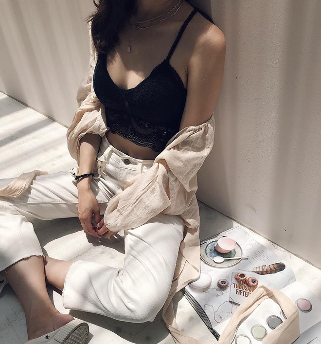 Ngày nóng chảy mỡ, các nàng cứ mặc áo 2 dây theo 5 công thức này là mát và xinh hết nấc Ngày nóng chảy mỡ, các nàng cứ mặc áo 2 dây theo 5 công thức này là mát và xinh hết nấc