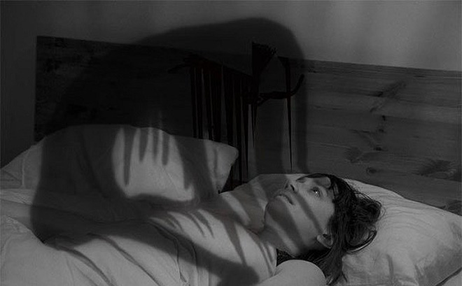 Giải mã bí ẩn hiện tượng bóng đè trong giấc ngủ