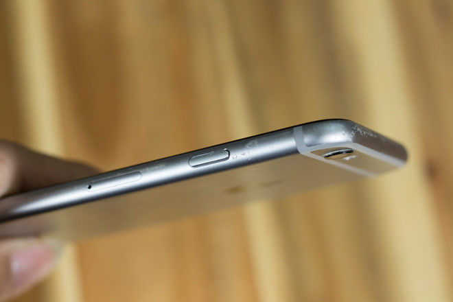 Người mua iPhone bức xúc vì cửa hàng chào giá một đằng, bán một nẻo