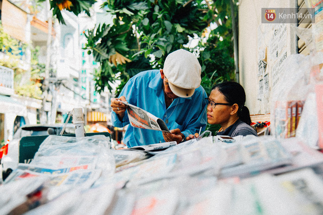 Người đàn ông giao báo bằng xe đạp cuối cùng ở Sài Gòn: Vội làm gì giữa cuộc đời hối hả