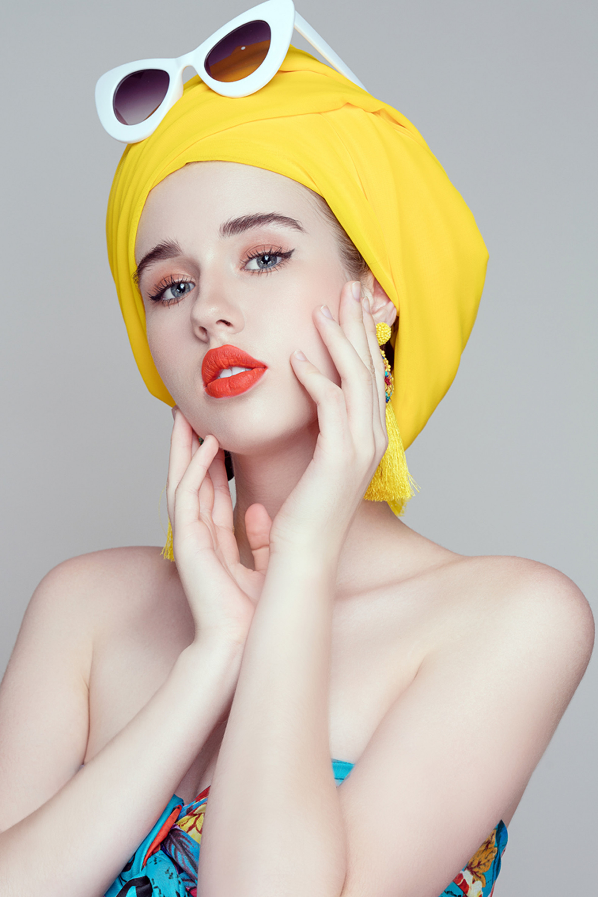 Style trang điểm, làm tóc mới lạ cho hè rực rỡ Style trang điểm, làm tóc mới lạ cho hè rực rỡ