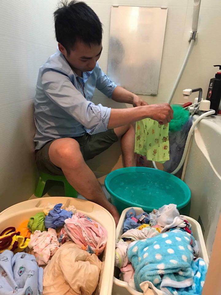 Phát hờn với cô vợ có anh chồng vàng mười, 2h đêm tan làm về nhà vẫn lo trăm việc Phát hờn với cô vợ có anh chồng vàng mười, 2h đêm tan làm về nhà vẫn lo trăm việc