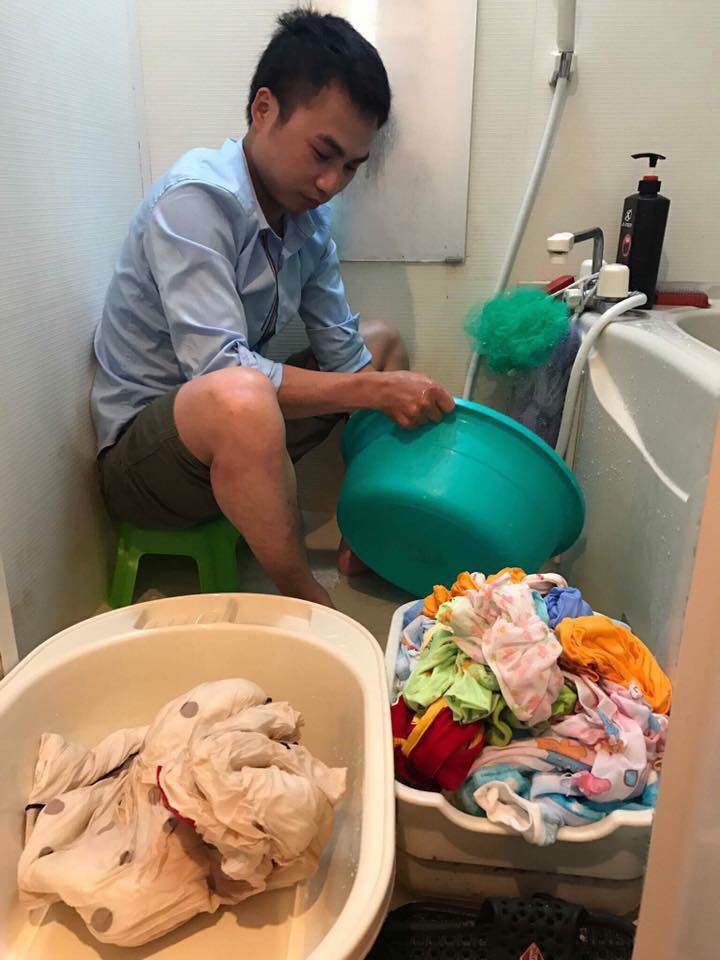 Phát hờn với cô vợ có anh chồng vàng mười, 2h đêm tan làm về nhà vẫn lo trăm việc