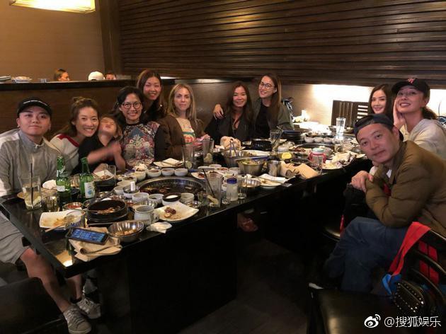 Hé lộ hình ảnh Chung Hân Đồng mặc áo cưới tinh khôi, hôn lễ tổ chức tại Los Angeles ngày hôm nay