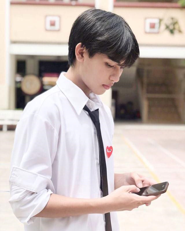 Học sinh Sài Gòn nhảy vũ điệu Đóa hoa hồng của Chi Pu trong lễ bế giảng